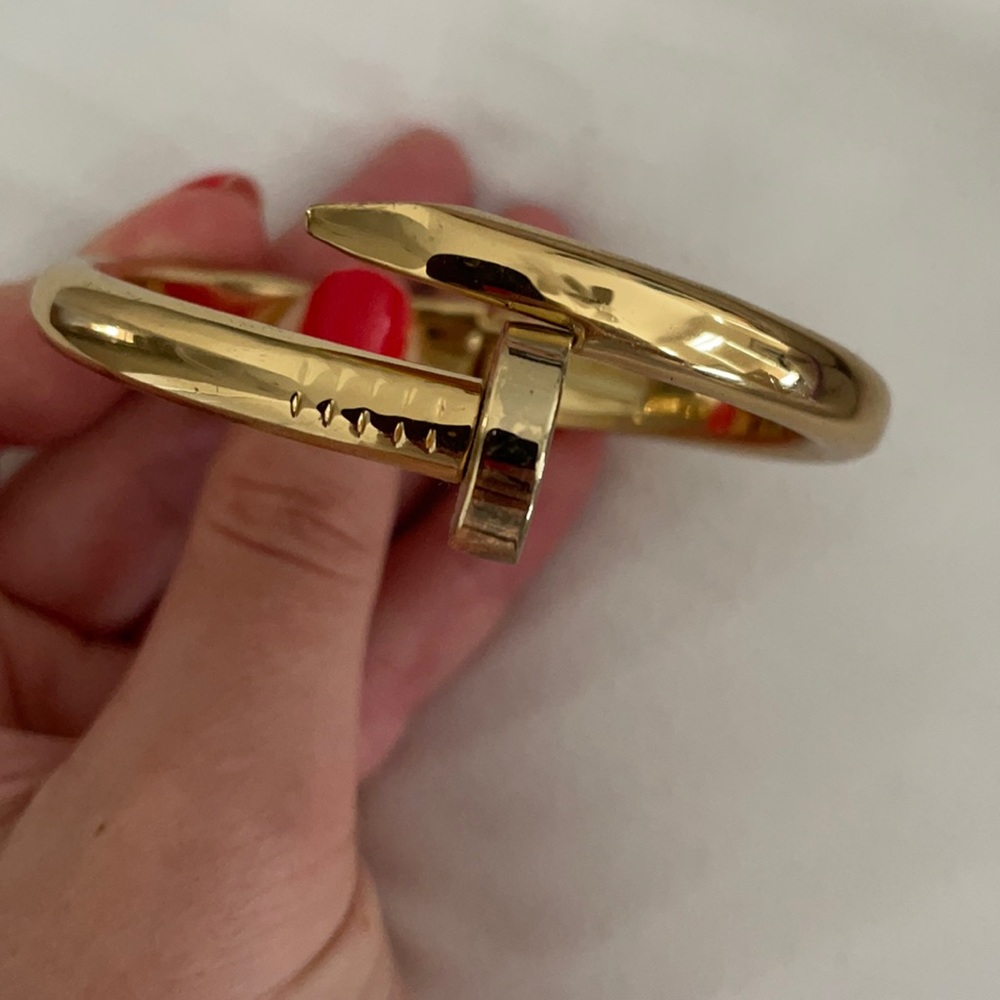 Mail bracelet